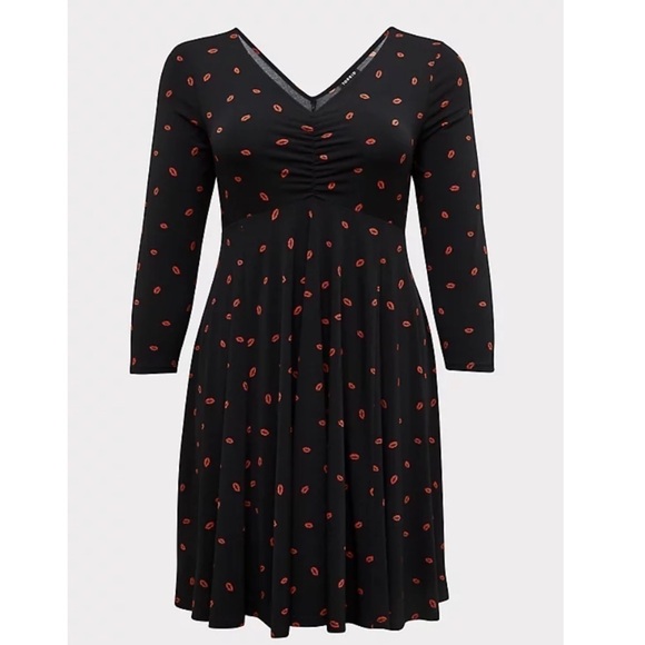 Torrid size 2 BLACK RED LIPS print 👄 kiss 💋 STUDIO KNIT SKATER DRESS - Picture 4 of 9